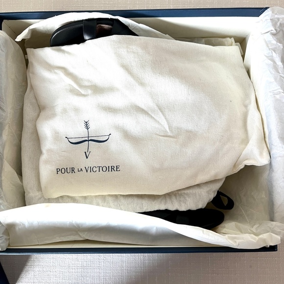 Pour La Victoire Camila Lattice Sandal - Polished Leather - Size 8M - Black - Picture 3 of 8